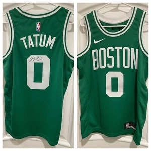 Jayson Tatum ☘️🏆 Signiertes Celtics Swingman Trikot, Gr. 44 Med Neu mit Etikett (JSA LOA) - Bild 1 von 8