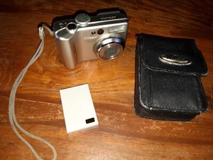NIKON COOLPIX 5200 DIGITAL CAMERA 5.1MP + CASE & BATTERY - TESTED & WORKING - Picture 1 of 15