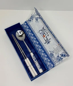 Blue and White porcelain and stainless set, Oriental chopsticks and spoon - Picture 1 of 10
