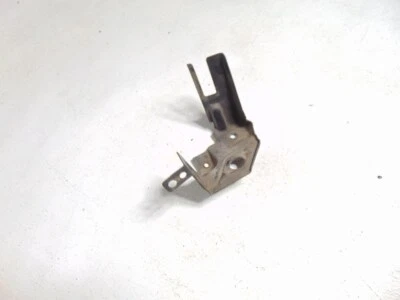 Крепление кронштейна перелива бутылки радиатора 2003 Infiniti M45 - Изображение 1 из 4