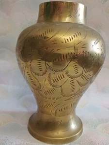 Vintage Vase dekorativ graviert Messing 7" hoch - Bild 1 von 5