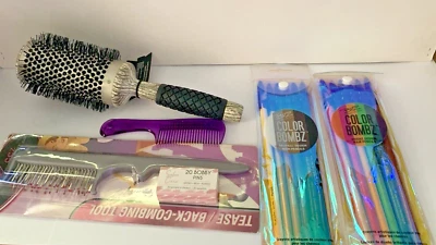1 cepillo, 2 peines, 2 paquetes de barras de color de cabello y horquillas Foto 1 de 3