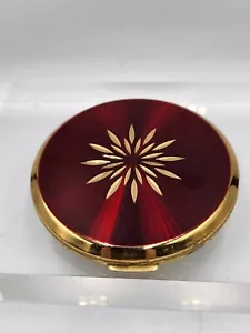 Vintage gold tone compact red enamel lid star pattern stratton - Picture 1 of 8