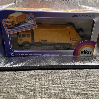 Used SIKU 2926 - MERCEDES BENZ 2232 GARBAGE TRUCK at 1/55 scale - Image 1 of 4
