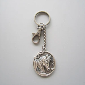 Vintage Silver Plated Horse Oval Metal Pendant Charm Key Ring Key Chain - Picture 1 of 7
