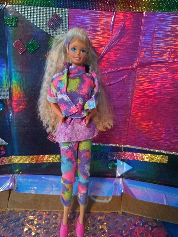 De colección Años 90 Cabello Largo Rubio Ojos Azules con Caliente Traje de Patinaje Brazalete Foto 1 de 4