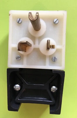 *PRE-OWNED* 231A-HUBBELL-125VAC 30A-STRAIGHT BLADE ANGLE PLUG-FREE SHIPPING* - Image 1 of 3