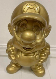 Nintedo Super Mario Gold Statue figure promotinal item Store display 80s to 90s