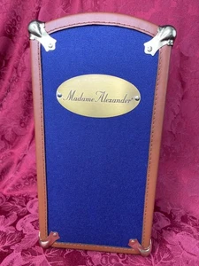 Estuche de almacenamiento vintage para muñecas Madame Alexander azul con interior de lunares y perchas - Imagen 1 de 17