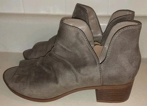 Soda Women's Boyet Heel Ankle Boots Sz 9 Clay Taupe Faux Suede Side Zip Open Toe - Picture 1 of 11