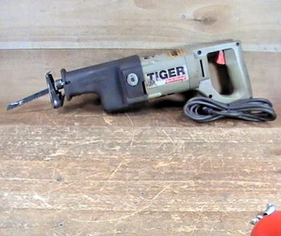 PORTER CABLE #737 TIGER 9.6A 0-2500 SPM VARIABLE SPEED QUIK-CHANGE SAW PRE-OWNED - Image 1 of 4