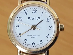 Ladies Retro Classic Avia Gold Tone Expander Stretch Bracelet Easy Read Watch - Picture 1 of 8
