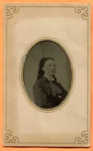 TT Ritratto di giovane donna, cornice di carta, circa 1870 Ohio Tintype - Foto 1 di 2
