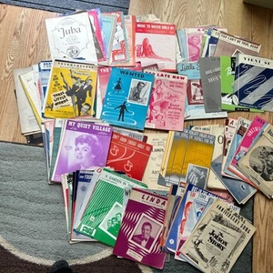 WOW!! 423 Pcs Sheet Music- Show Tunes/ Musicals/Plays And More. Estate Find! - Picture 1 of 18