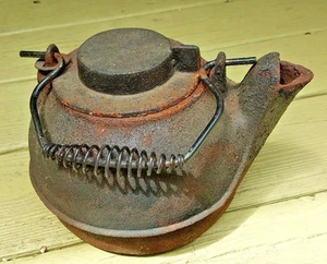 PRIMITIVO RÚSTICO # 8 DE COLECCIÓN OLLA DE TÉ DE HIERRO FUNDIDO/CALDERA MANGO ESPIRAL TOP GIRATORIO - Imagen 1 de 8