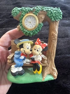 Disney's Mickey & Minnie on Bench Park Clock 4,5" Statue Figur - Bild 1 von 5