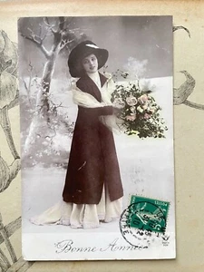 Carte Postale ancienne fantaisie Bonne Année Jeune femme élégante - Imagen 1 de 1