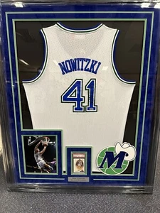 Dallas Mavericks Dirk Nowitzki  Framed Autograph Jersey Rookie Card PSA 10 - Picture 1 of 4