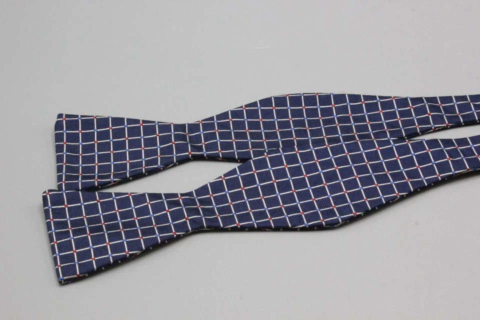 COUNTESS MARA 可调丝绸领结。 蓝色带红色和白色圆点。 — 第 1/3 张图片