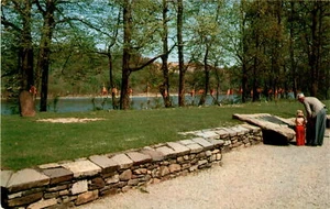 Vintage postcard: Soldiers' Graves, Washington Crossing Park - Picture 1 of 2