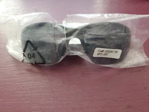 Black Frame Sunglasses UVA/UVB Protection - Picture 1 of 4
