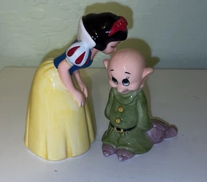 VTG Walt Disney Snow White & Dopey First Kiss Salt and Pepper Shaker Set 1995 - Picture 1 of 7