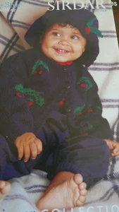 SIRDAR KNITTING PATTERN HOLLY DESIGN CARDIGAN & HAT IN D.K.-SIZES 1-3YRS - Picture 1 of 1