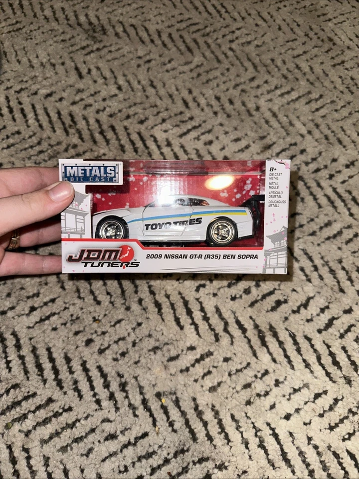 Nissan GT-R (R35) 2018 Jada JDM Tuners blanco 2009 Ben Sopra escala 1/32 Foto 1 de 2