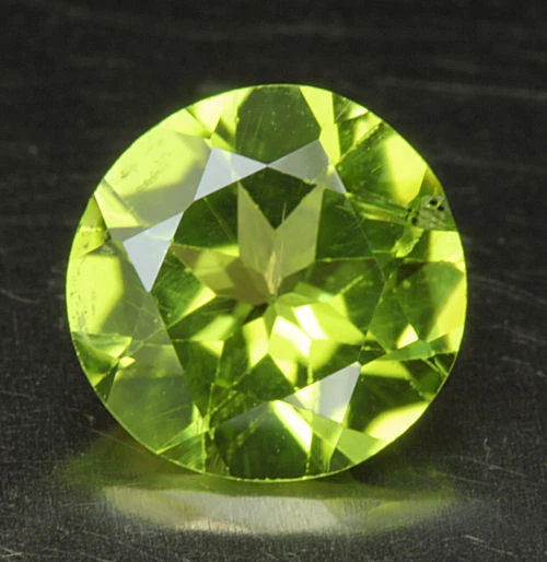 PERIDOT    rund    7,9 mm   tolle  Farbe      1,66 ct - Bild 1 von 1