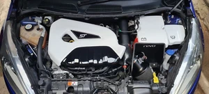 Proform Motorabdeckung - Ford Fiesta ST180 / ST200 - glänzend weiß & schwarz Kunststoff - Bild 1 von 3