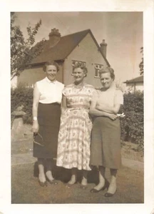 Three Happy Women Three Graces Vintage Photograph Fashion P044 - Picture 1 of 2