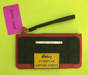 ❤️RAR AUSVERKAUFT - NEU BETSEY JOHNSON ROT GESTEPPT Herzen Geldbörse CLUTCH ARMBAND❤️ - Bild 1 von 8