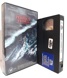 THE PERFECT STORM George Clooney TRUE STORY ACTION ADVENTURE VHS MOVIE PAL - Picture 1 of 4
