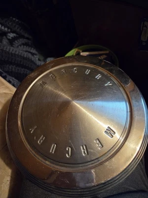 Tapacubos Mercury Comet/Cyclone 1960-1966 plato para perro Foto 1 de 3