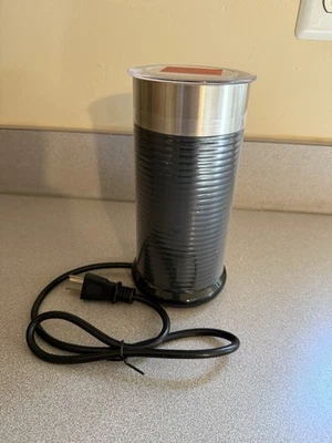 Keurig Espumador de Leche Compacto Eléctrico Negro Taza Tapa Base Caliente y Frío Foto 1 de 3