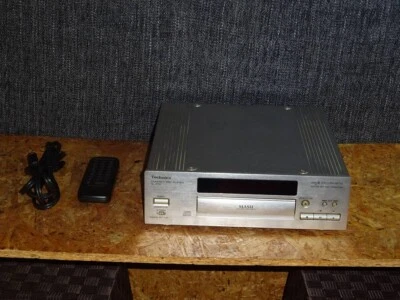 Technics SL-P70 CD Player Concise G Series Silver Good Condition From JAPAN - Image 1 of 4