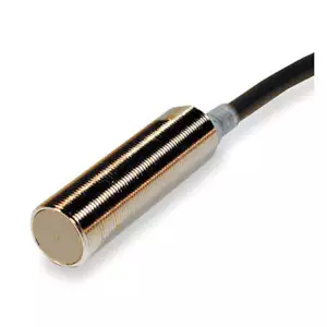 OMRON E2E2-X5Y2 InductiveCylindricalProximitySensor,18mm 6C800 - Picture 1 of 2