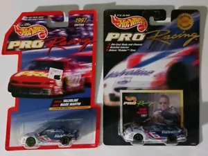 Set di 2 auto da corsa Mark Martin Valvoline # 6 HotWheels Pro 1997 - Foto 1 di 11
