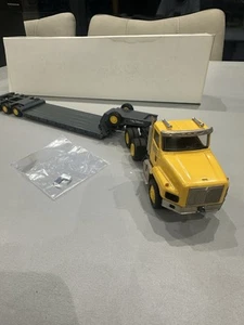 Komatsu Equipment Company Low Loader Model 1/50 - Picture 1 of 4