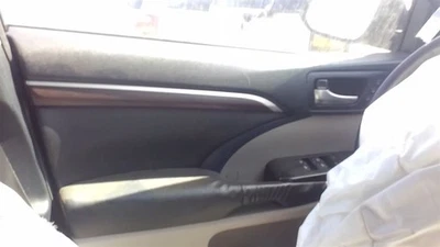 HIGHLANDR 2015 Front Door Trim Panel 30807297 - Imagem 1 de 4