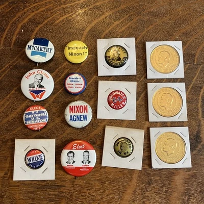 Lote de 14 botones y monedas de campaña política Goldwater Nixon John Glenn Foto 1 de 4