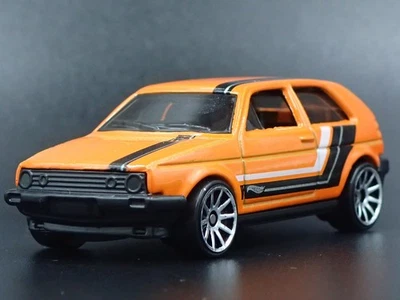 1985-1992 MK2 VW Volkswagen VW Golf Arancione 1:64 Diorama Scala Modellino Auto - Immagine 1 di 4