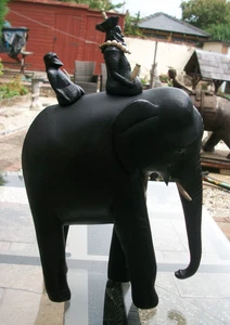 LARGE6.3Kg HAND CARVED ANTIQUE EBONY CEREMONIAL ELEPHANT - Picture 1 of 6