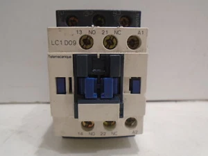 TELMECANIQUE LR2 D1304 OVERLOAD RELAY w/LA7-D1064 ADAPTER TERMINAL BLOCK - Picture 1 of 9