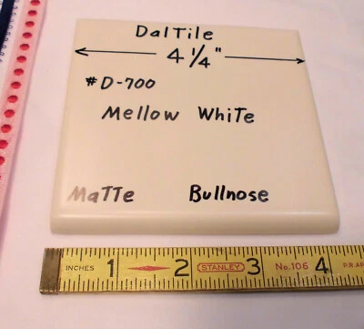 1 pc. Blanco suave: Bullnose... Azulejo de cerámica mate de Daltile #D-700; 4-1/4" NUEVO Foto 1 de 4