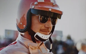 Jo Siffert 1936~1971, fabelhaftes 18x12 Zoll Helm Portrait Foto - Bild 1 von 1