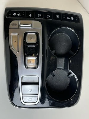 2022 HYUNDAI TUCSON HYBRID TRANSMISSION GEAR SHIFTER SELECTOR PANEL CUPHOLDER - Imagem 1 de 4