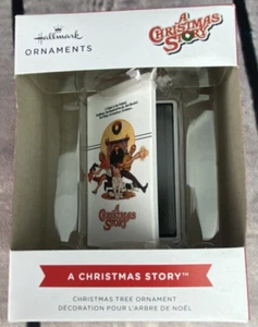 Decorazione natalizia una storia di Natale film VHS scatola figura segno distintivo (X11) - Foto 1 di 5