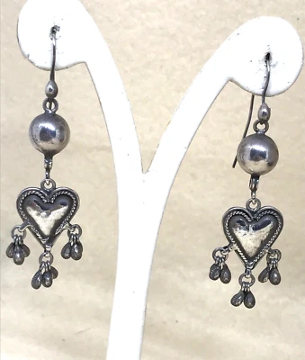 ORECCHINI A CUORE PENDENTI CON LUNGO AGO VITTORIANO IN ARGENTO INDIANO - Immagine 1 di 4