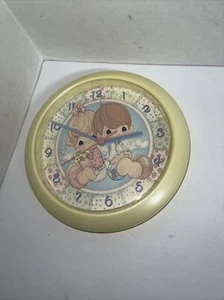 8 1/2" Precious Moments ""Love One Another"" Kinderzimmer Wanduhr batteriebetrieben - Bild 1 von 3